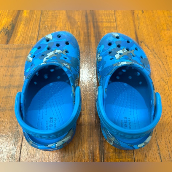 Crocs Classic Clogs Ocean Blue Shark Camouflage Size C7 Toddler Boy - Picture 3 of 12